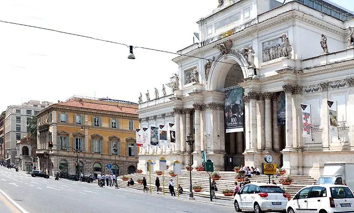 كارديللي لوكشري رومز 4*